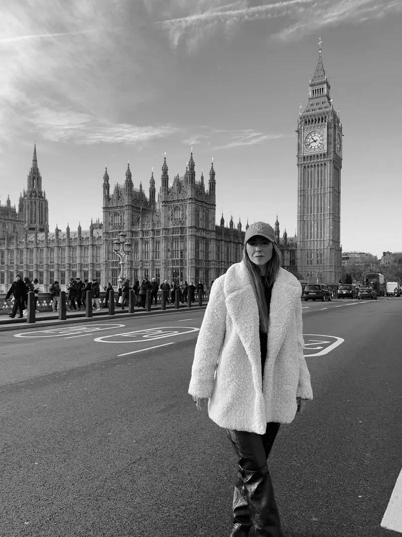 Laura frente al Big Ben, Londres